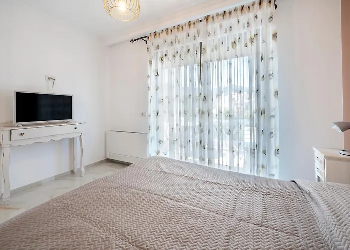 Olive Haven-3br-private Parking-balcony Appartement Kos