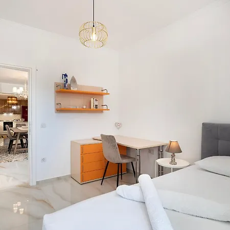 Olive Haven-3br-private Parking-balcony Daire İstanköy