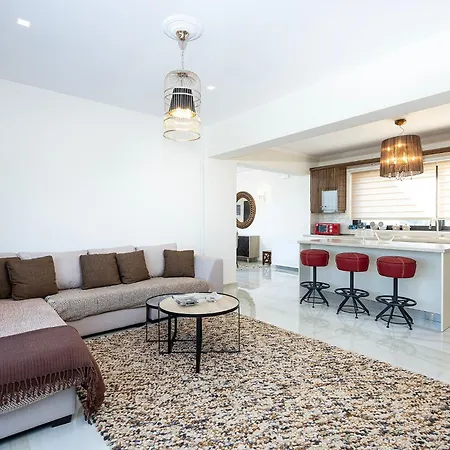 Olive Haven-3br-private Parking-balcony