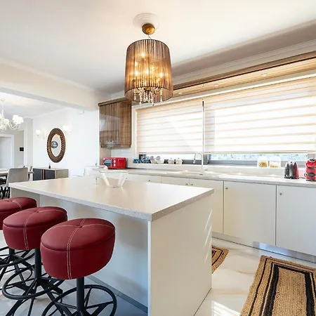 Olive Haven-3br-private Parking-balcony *