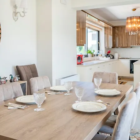 Apartment Olive Haven-3br-private Parking-balcony
